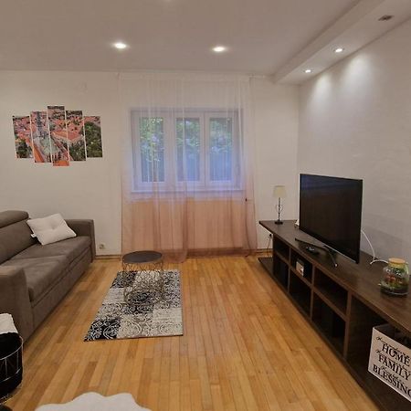 Apartman Roses ซาเกร็บ ภายนอก รูปภาพ